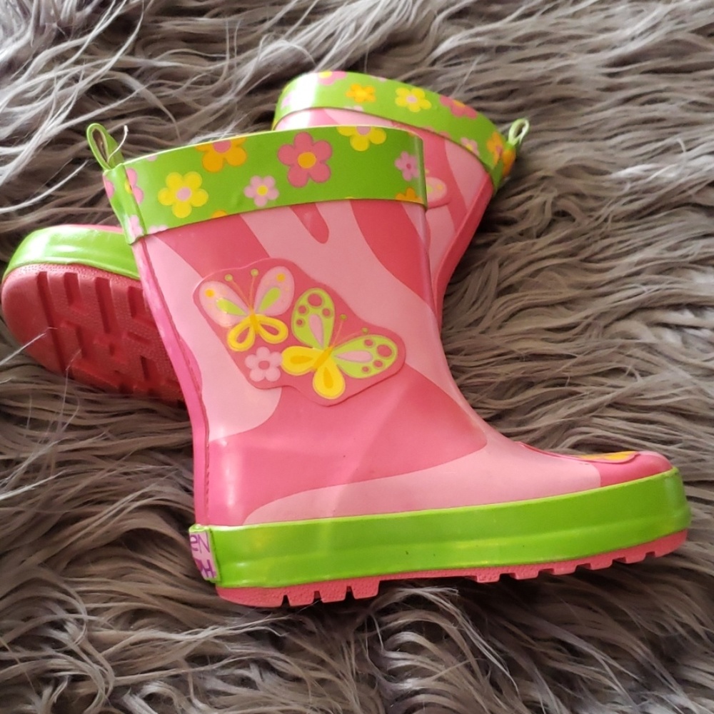Super cute toddler rainboots